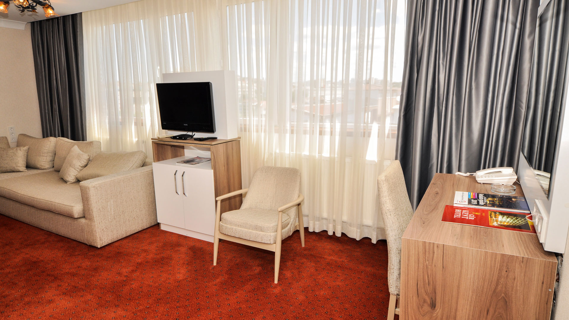 http://en.gurkenthotel.com/wp-content/uploads/executive-5.jpg